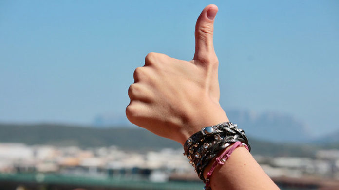 hands-2227857_1280