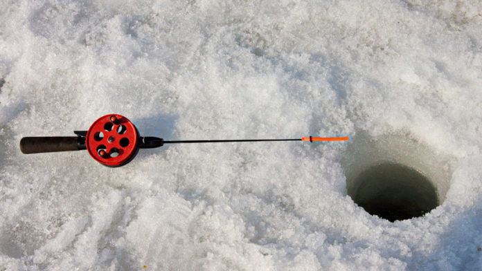 fishing-752584_1920 ice fishing